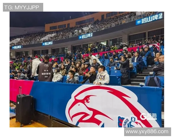 青岛队记:国信体育馆第二现场异常热闹 家里人都在给小杨助威! 青岛队记:国信体育馆第二现场异常热闹 家里人都在给小杨助威!